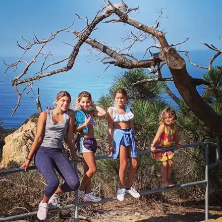 Family and friends moving, playing and training outdoors — I0005