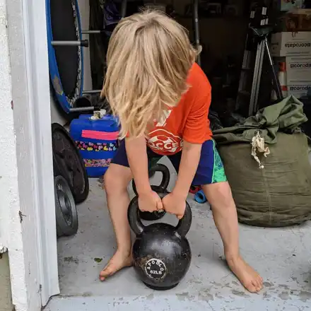 Family and friends moving, playing and training outdoors — I0624